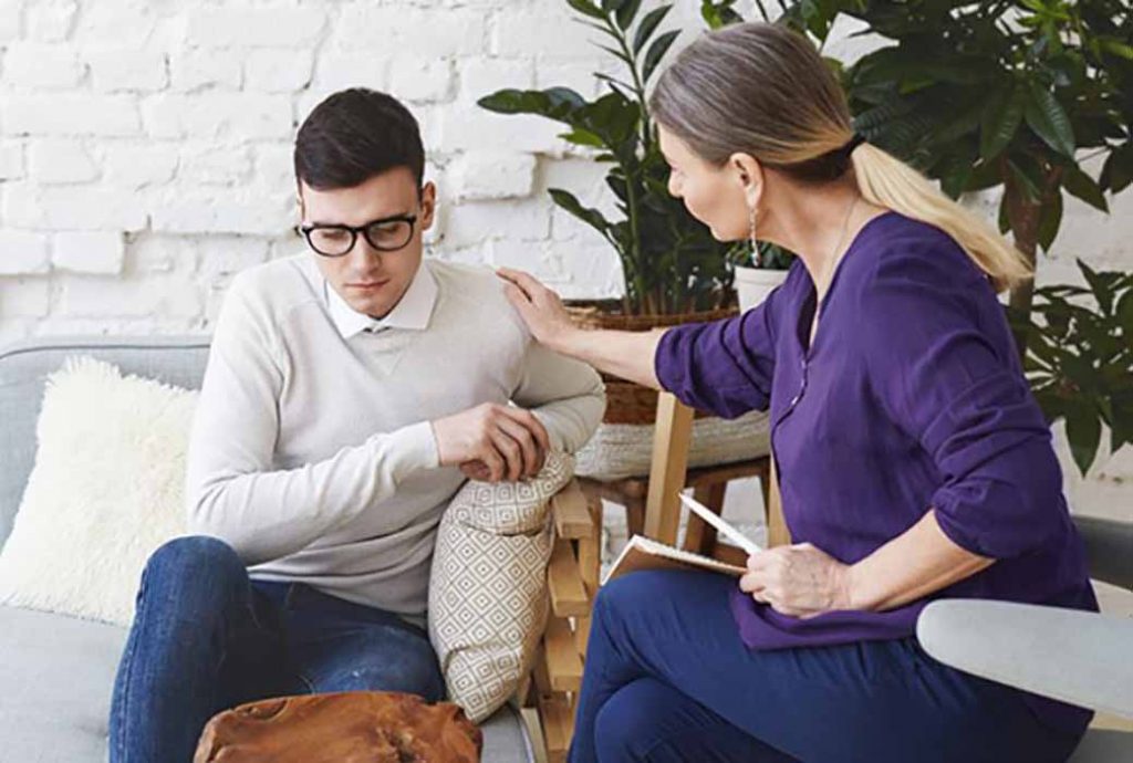 a manager offering support to an employee suffering with a mental illness